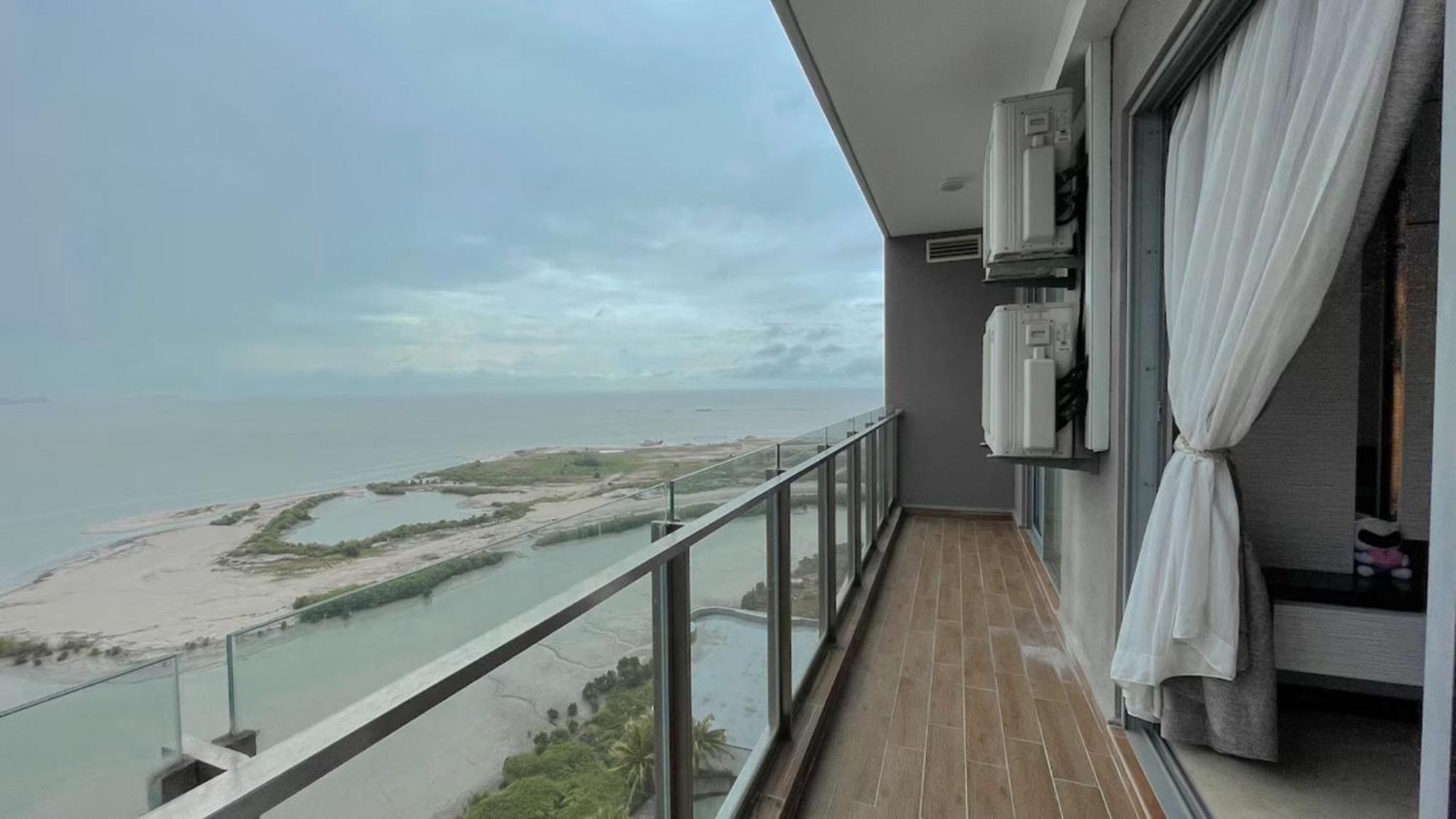 Silverscape Seaview Residence Melaka Bagian luar foto